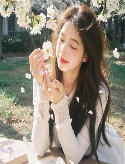 表演艺术解析：《芒果捞星闻2020》的细节的精心设计与隐藏寓意 理解表演与导演的配合